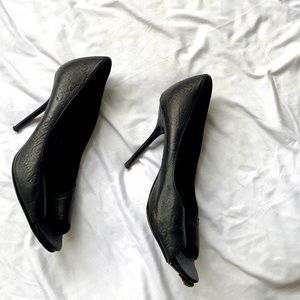 Worn Black Open toe Gucci heels can be repaired